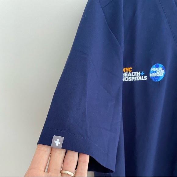 NWT FIGS Leon  Two Pocket Scrub Top XXL / 2XL - Picture 5 of 15